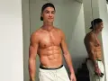 Cristiano Ronaldo w świetnej formie, mimo że ma już swoje lata. Jego sylwetka budzi podziw.