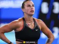 Aryna Sabalenka, spocona po zaciętym meczu, z determinacją w oczach.