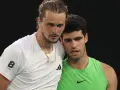 Carlos Alcaraz i Alexander Zverev po zaciętym meczu.