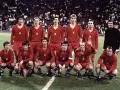 Drużyna Polski w czerwonych strojach, symbol największych sukcesów reprezentacji Polski w piłce nożnej.