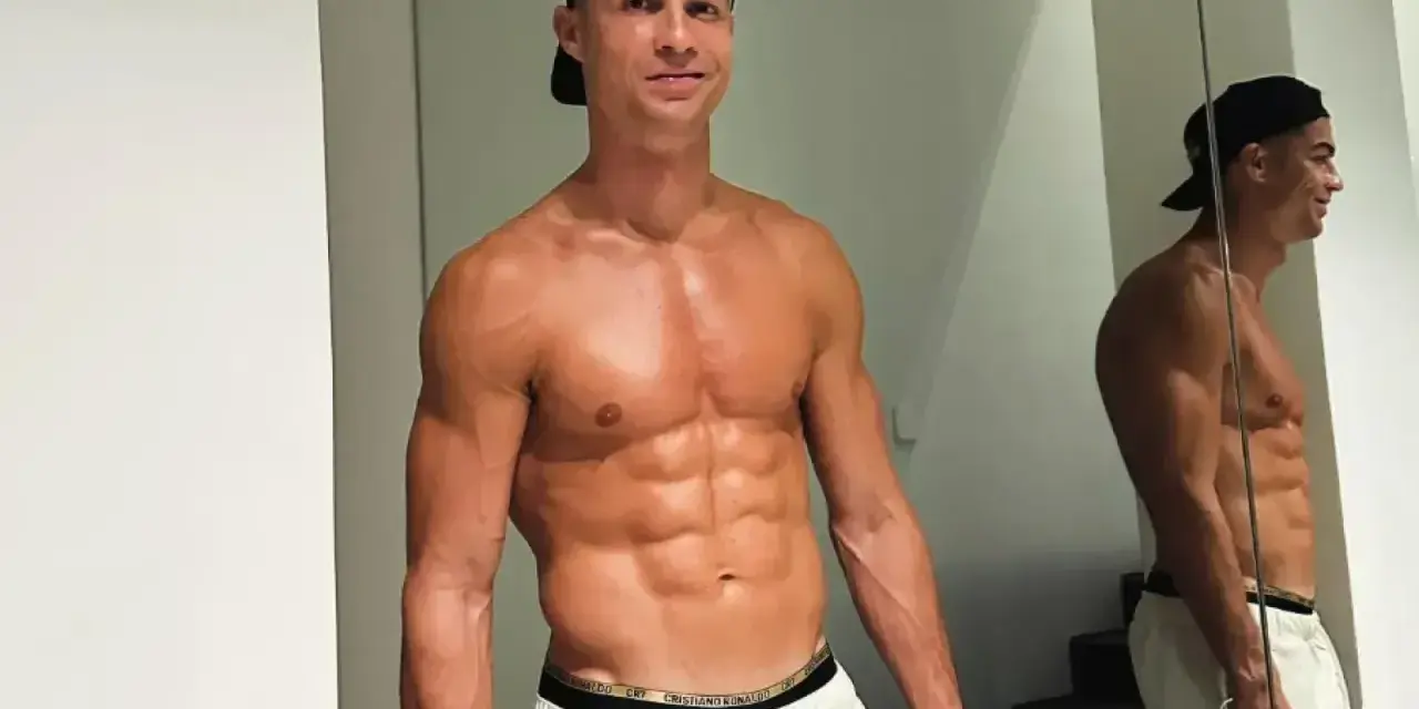 Cristiano Ronaldo w świetnej formie, mimo że ma już swoje lata. Jego sylwetka budzi podziw.