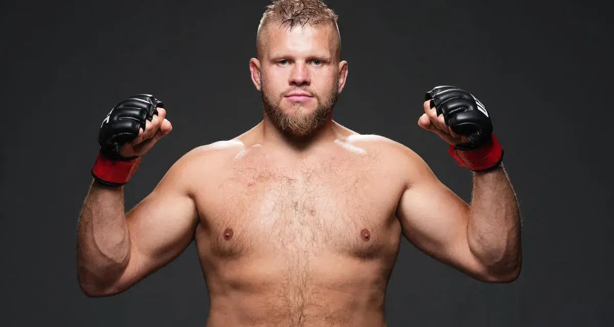 Silny polak w UFC, gotowy do walki, zaciśnięte pięści w rękawicach.