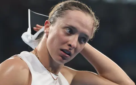 Iga Świątek po meczu na Australian Open, zmęczona, ale zdeterminowana.