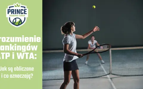 Młoda tenisistka serwuje, przygotowując się do zdobycia punktów WTA. Akademia Prince wyjaśnia rankingi.
