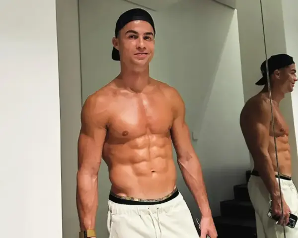 Cristiano Ronaldo w świetnej formie, mimo że ma już swoje lata. Jego sylwetka budzi podziw.
