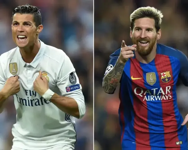 Cristiano Ronaldo w białej koszulce Realu Madryt i Leo Messi w niebiesko-czerwonej koszulce Barcelony. Kto lepszy: Messi czy Ronaldo?