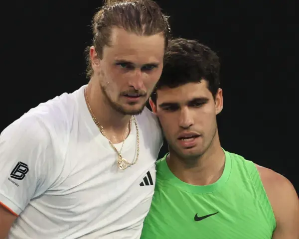Carlos Alcaraz i Alexander Zverev po zaciętym meczu.