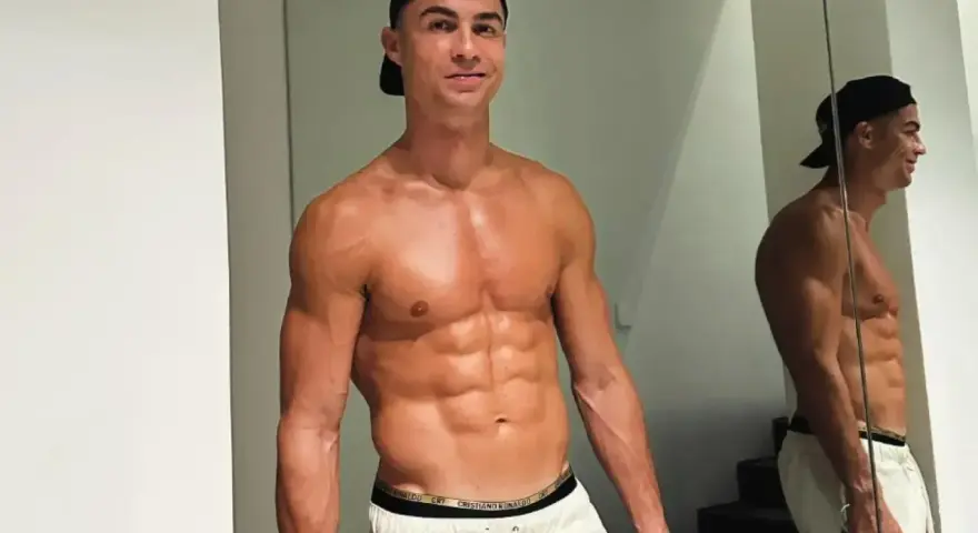 Cristiano Ronaldo w świetnej formie, mimo że ma już swoje lata. Jego sylwetka budzi podziw.
