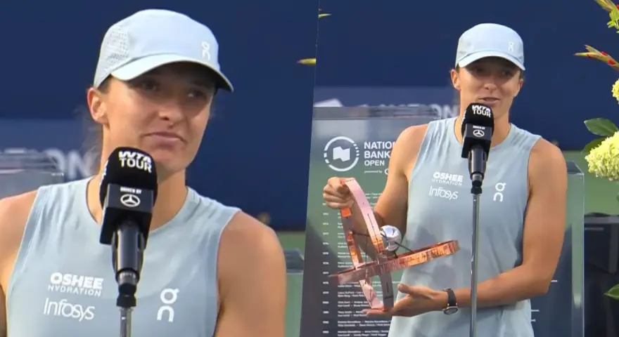 Iga Świątek z pucharem i mikrofonem WTA Tour. Zastanawiasz się, ile zarobiła Iga Świątek?