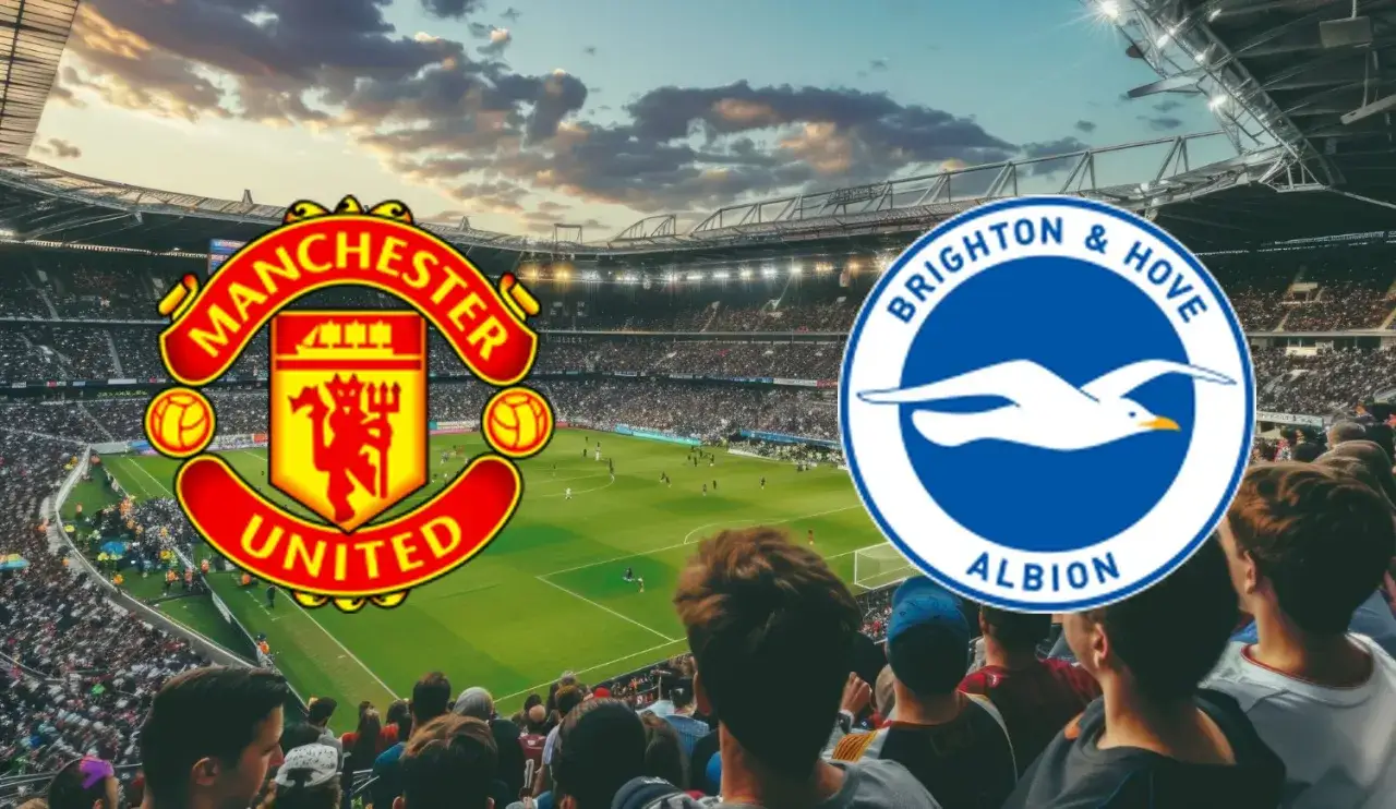 Stadion pełen kibiców, na tle murawy i trybun widnieją herby Manchester United i Brighton & Hove Albion.