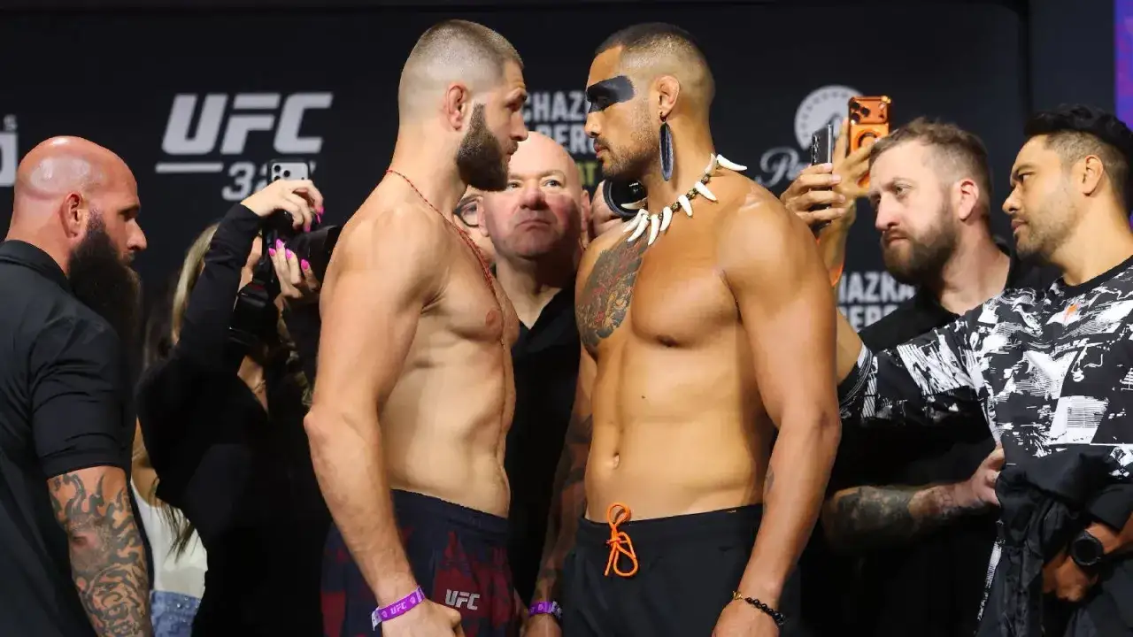 Dwóch zawodników wagi półciężkiej UFC staje naprzeciw siebie. Jeden ma tatuaże i naszyjnik z zębów, drugi jest ogolony na łyso.